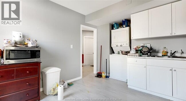 Photo - 3092 Sandwich St.