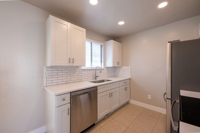 Photo - 5235 S Glendon Wy
