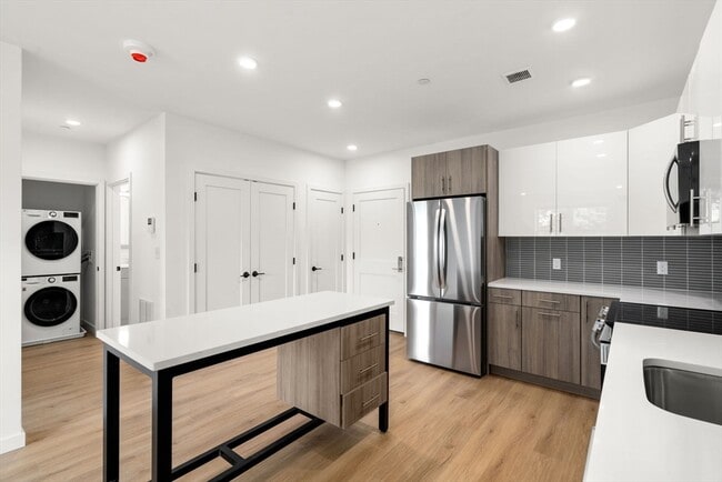 Building Photo - 50 Centre St Unit #1 Rental
