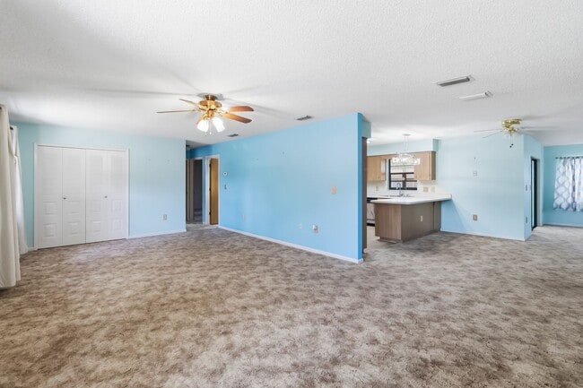 Photo - Charming 2/2 Spacious Home with/ 1 Car Garage in St. Cloud Close to the Lakefront Park