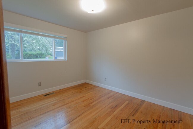 Photo - Bellevue Home in Phanton lake Area