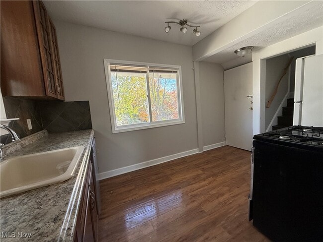 Photo - 1275 Donald Ave