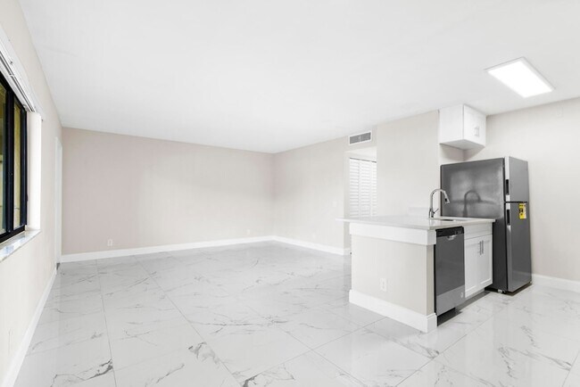 Photo - 712 Meadows Cir