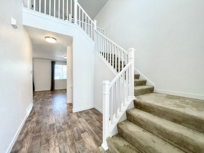Photo - Lovely 2 Story in Saratoga Springs!