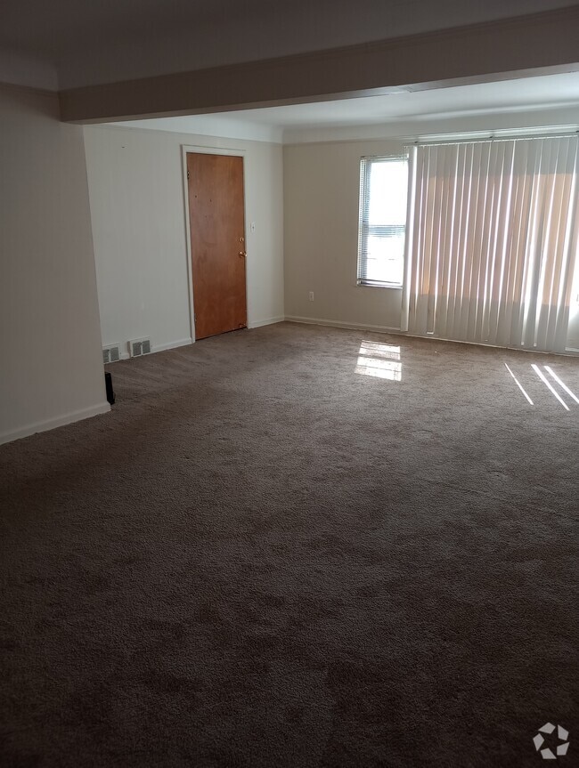 Building Photo - 20216 Stratford Rd Unit 20216 Rental