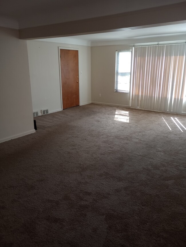 FAMILY ROOM - 20216 Stratford Rd Apartments Unit 20216