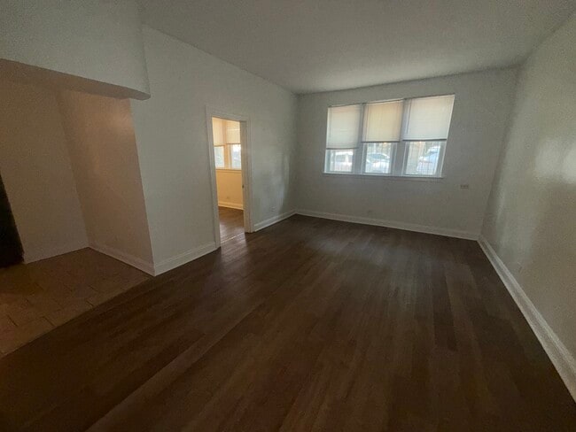 2000 W Jarvis Ave