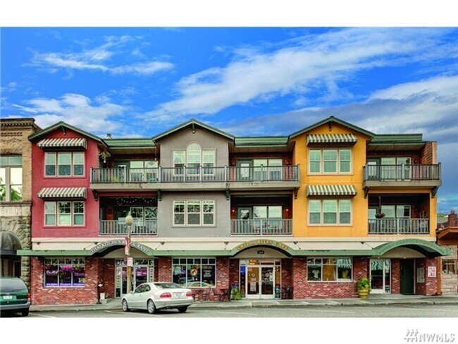 Building Photo - Dwntn Snohomish, private balcony, 3 bdrm, ... Rental