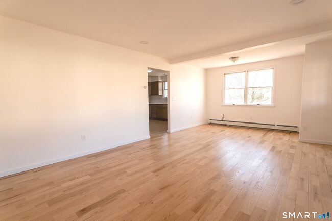 Photo - 751 Old Stratfield Rd