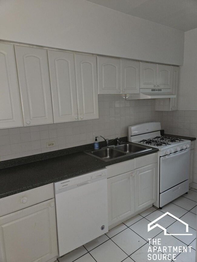 Photo - 828 Reba Pl Unit 2S