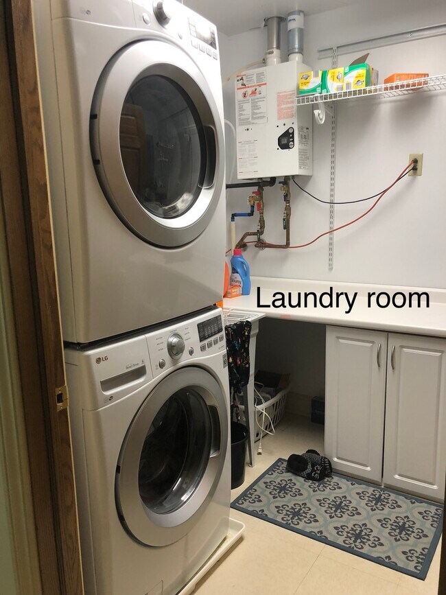 2 bed / 2 bath UPSTAIRS of triplex Townhome Townhome Rental in