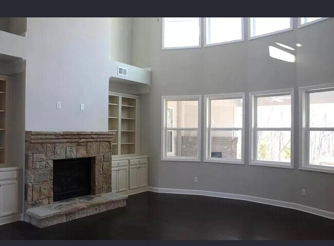 Photo - 428 Silver Brook Dr