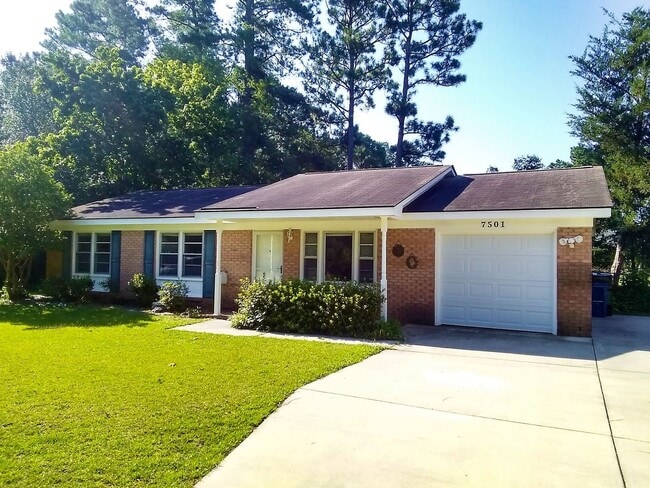 Building Photo - STYLISH 3 Bedroom/1.5 Bathroom with updates close to Fort Bragg & Shopping!