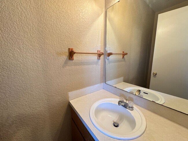 Photo - 1712 Old FM 440 Rd Unidad A