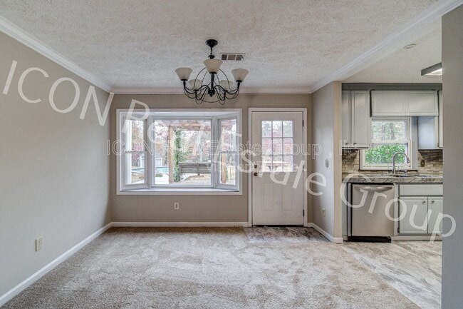 Photo - 53 Black Rd NE