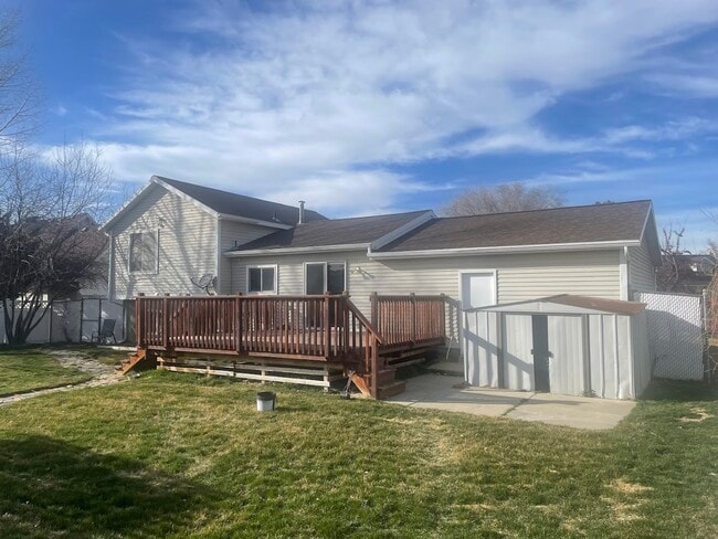 Photo - 758 E New England Dr