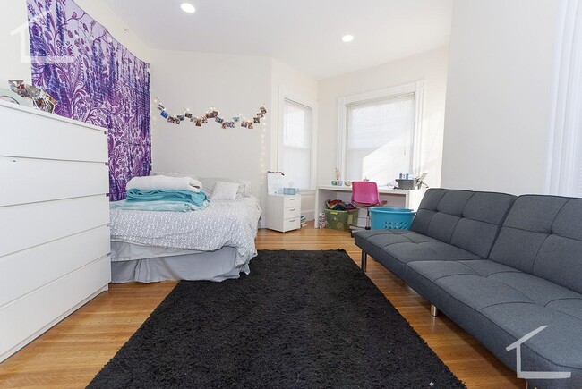 HOT ALLSTON LISTING!!!! - HOT ALLSTON LISTING!!!! Casa