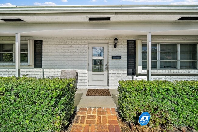 Photo - 201 Worth Ct N