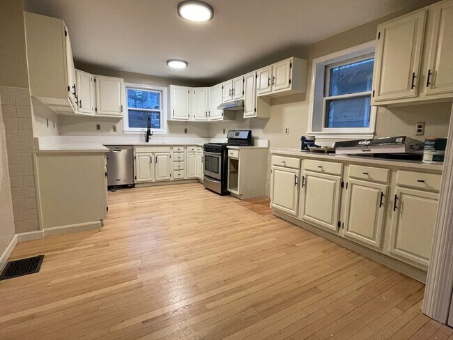 Photo - 373 Pleasant St