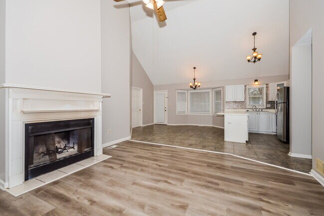 Photo - 10 Peace Tree Ln NE