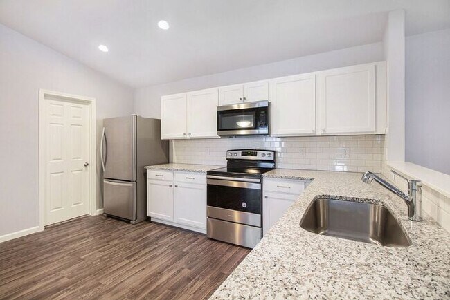 Photo - 16557 Charles Town Dr