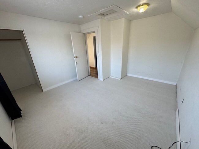 Photo - New Moon - 1314 S 2nd- 4 units Unidad B