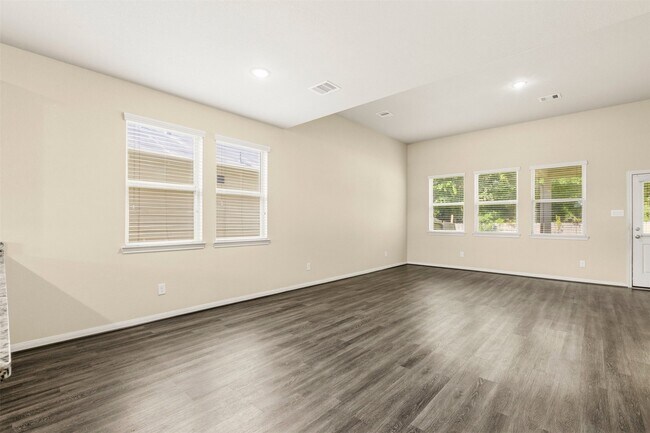 Photo - 6131 Carpenters Cove Ln