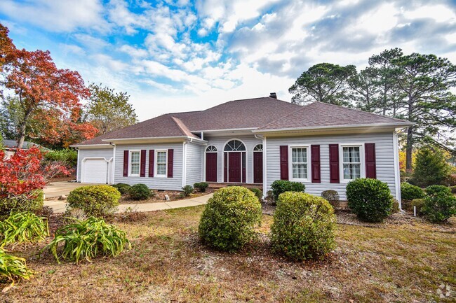 Building Photo - 4 Bedroom 2 Bathroom Home : Pets Okay