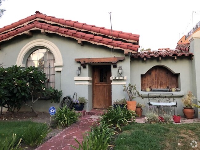 Building Photo - Charming Leimert Park Home