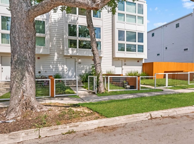 Building Photo - 143 Catalpa Ave