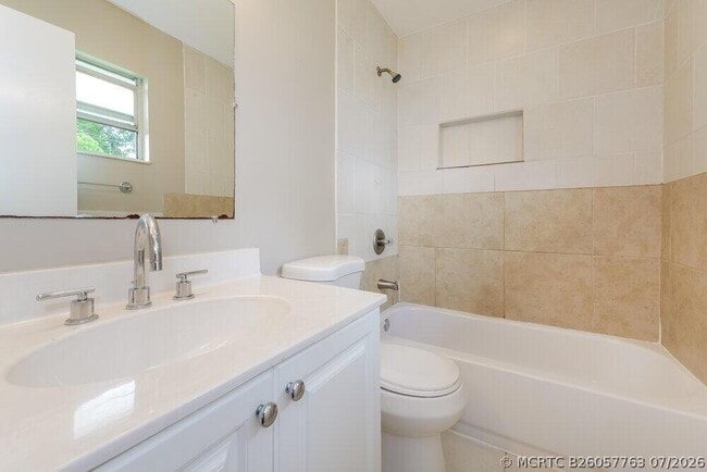 Photo - 357 NW Hibiscus St
