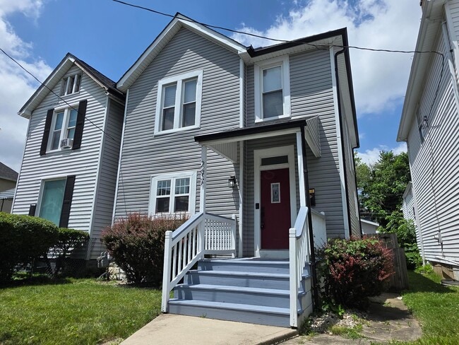 Building Photo - 297 Johnson St