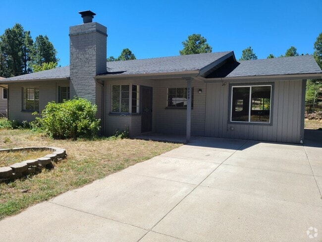 Building Photo - Adorable 3 Bedroom 1 3/4 Bathroom Availabl... Rental