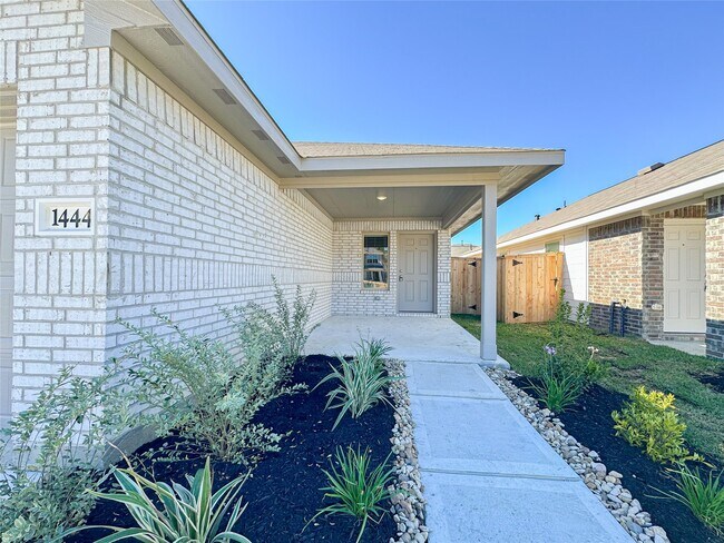 Photo - 1444 Las Cuevas Dr