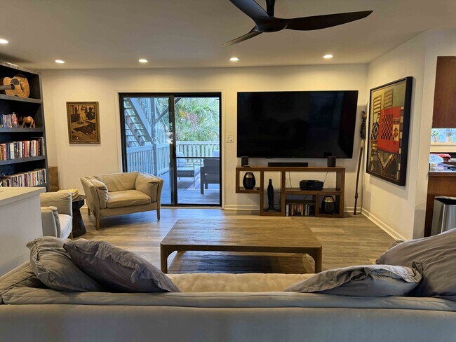 Photo - 220 Kaiola Pl