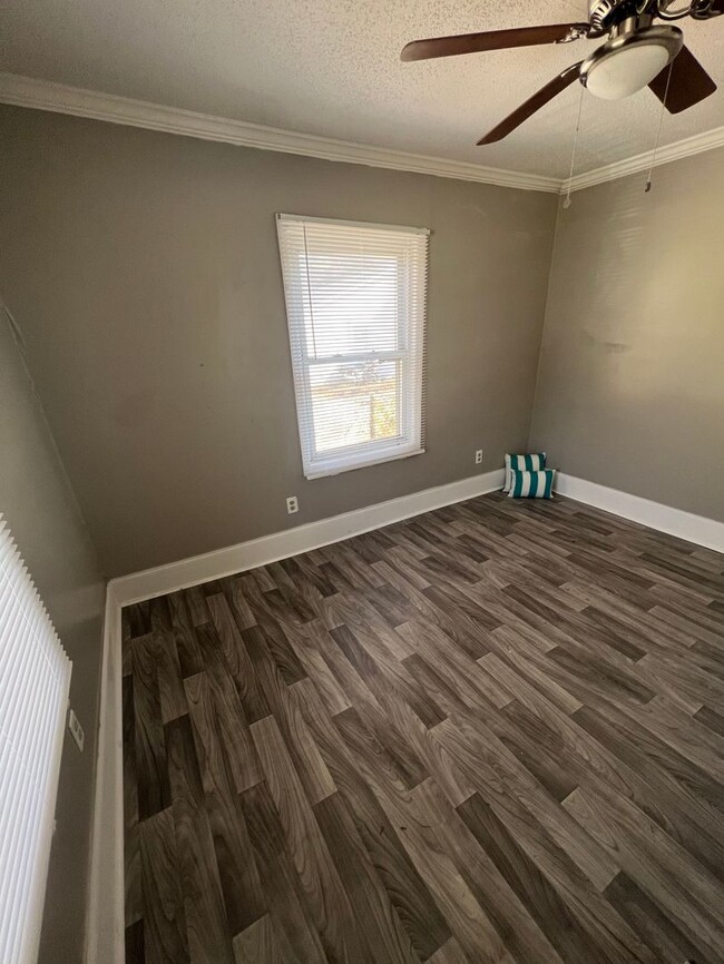 Photo - 2 Bed House! COMING SOON! DEPOSIT-FREE Renting option thru OBLIGO! Deposit Alternative available