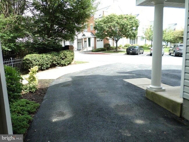 Photo - 10808 Warfield Pl