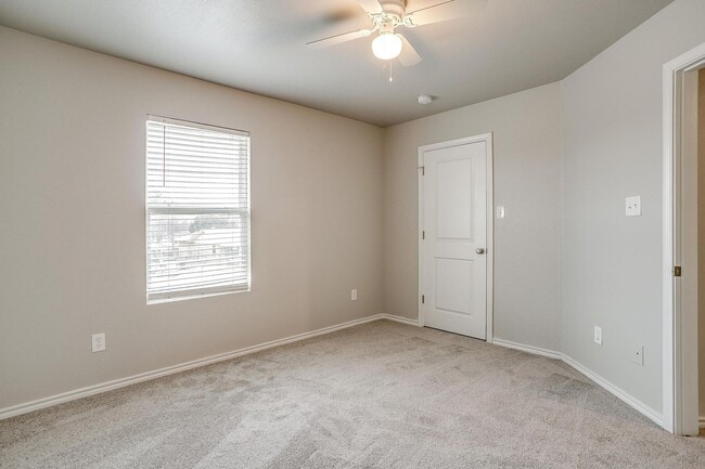 Photo - 1/2 Off First Month Unidad 1606 B Granbury Rd