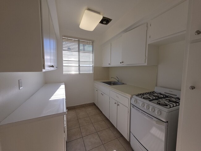 Photo - ***MOVE IN SPECIAL!!!*** Second floor 1 bedroom, 1-Bathroom Apartment located Sherman Oaks Unit 10