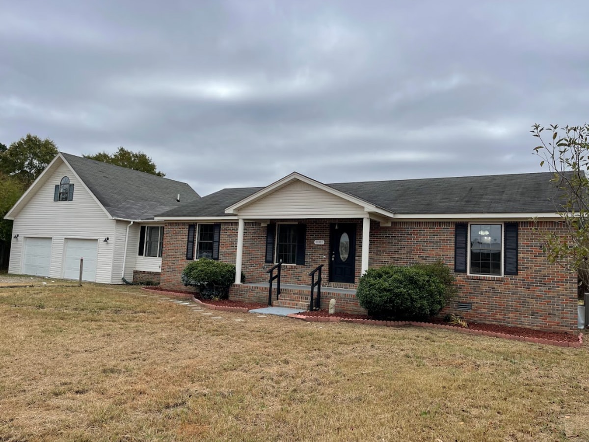 Spacious 4-Bedroom Home with Bonus Suite i... - Spacious 4-Bedroom Home with Bonus Suite i...