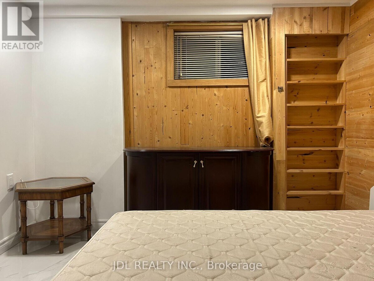 Photo - 110 Robin St St