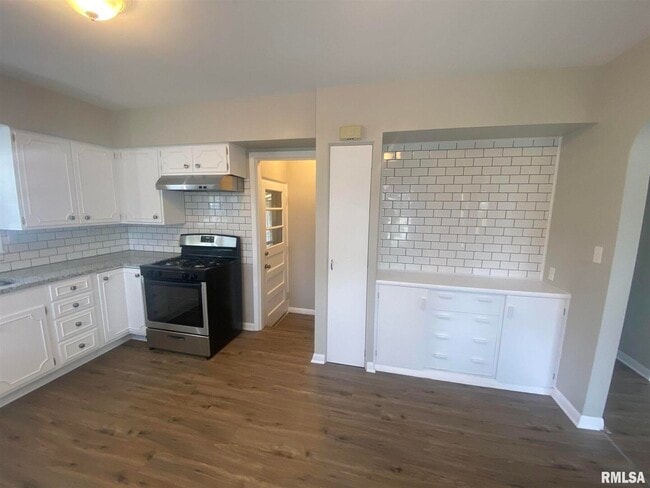 Photo - 2733 E 18th St