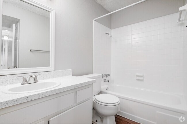 1BR, 1BA - 709SF - Bathroom - Sundance Apartment Homes