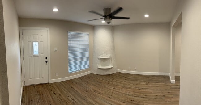 Photo - 8020 E Oak St