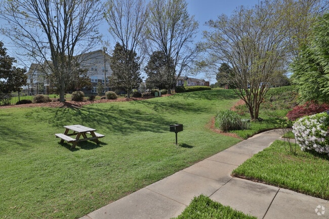 The Hamptons Apartments