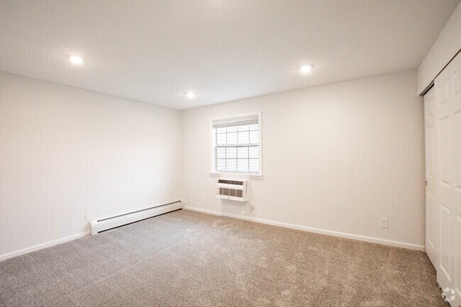 1 BR, 1 BA - 813 SQFT