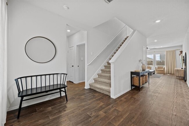 Photo - 144 Calgary Ln