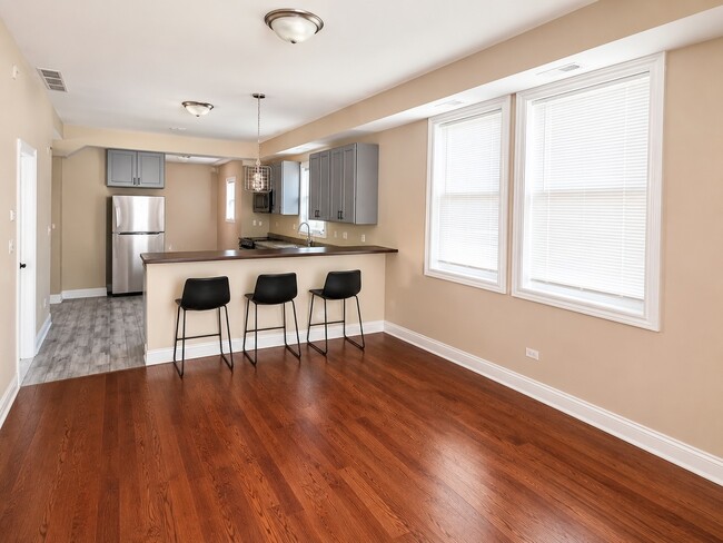 Photo - 5328 W Leland Ave Unit 1