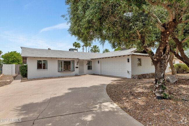 Building Photo - 8444 E Plaza Ave Rental