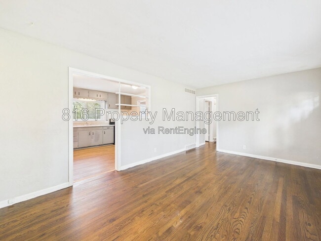 Photo - 8250 Webster Ave